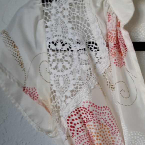 Kali and Bob Paris feminine cap sleeve top - Picture 2 of 3